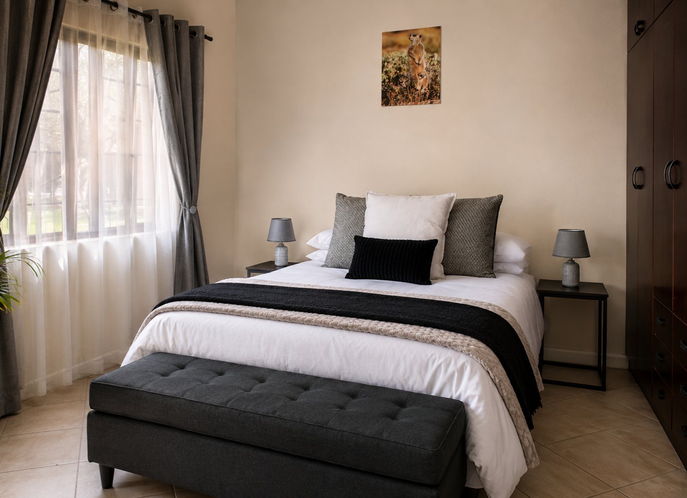 Citrine En-Suite Room queen bed at Meerkat Manor