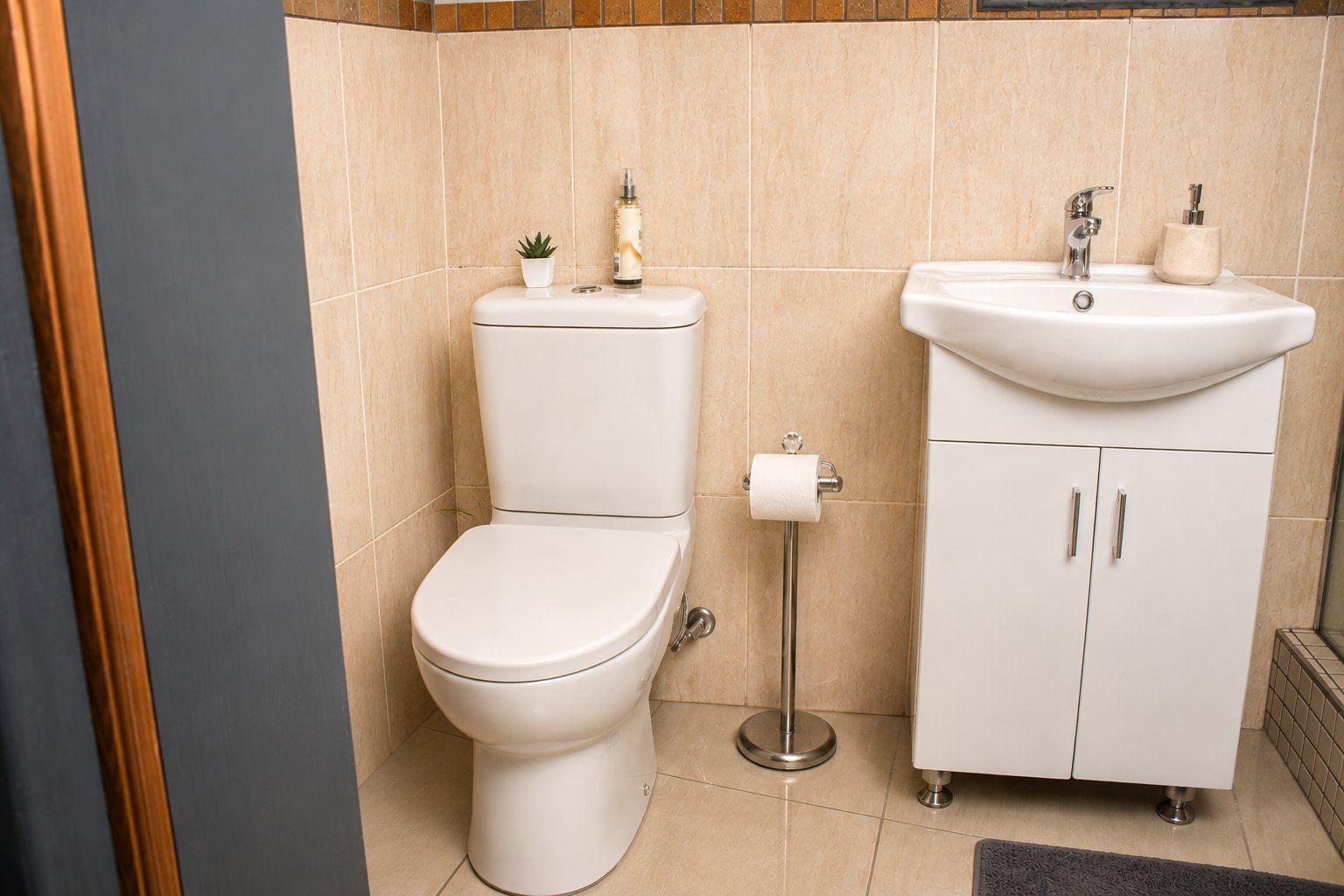 Diamond flat, bathroom
