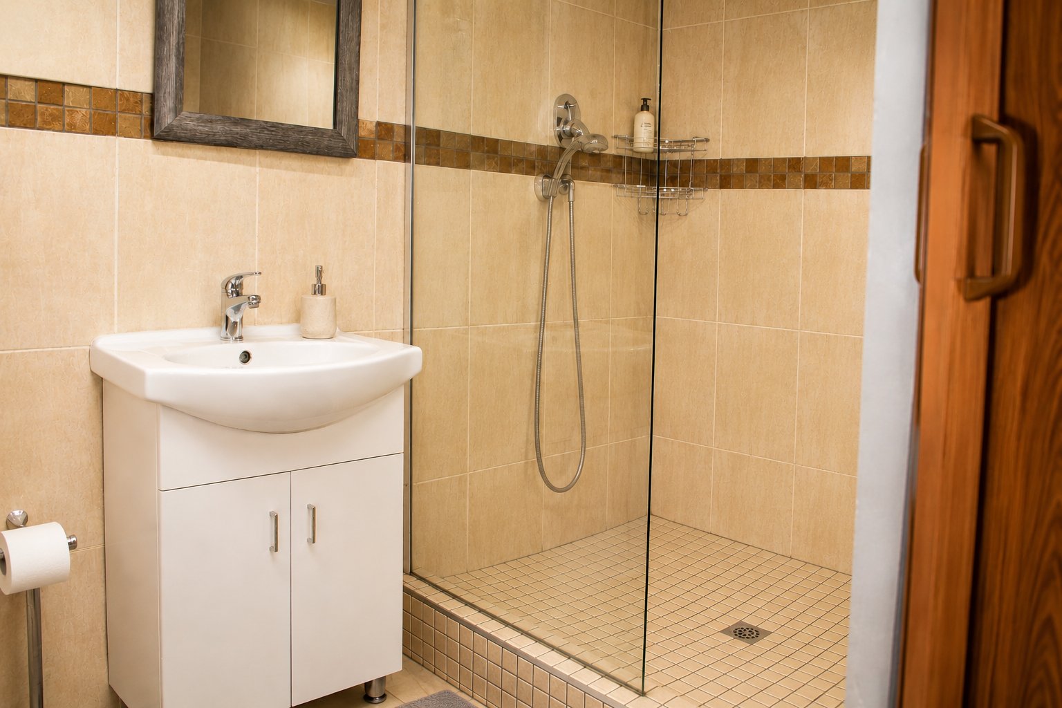 Diamond flat, second bathroom