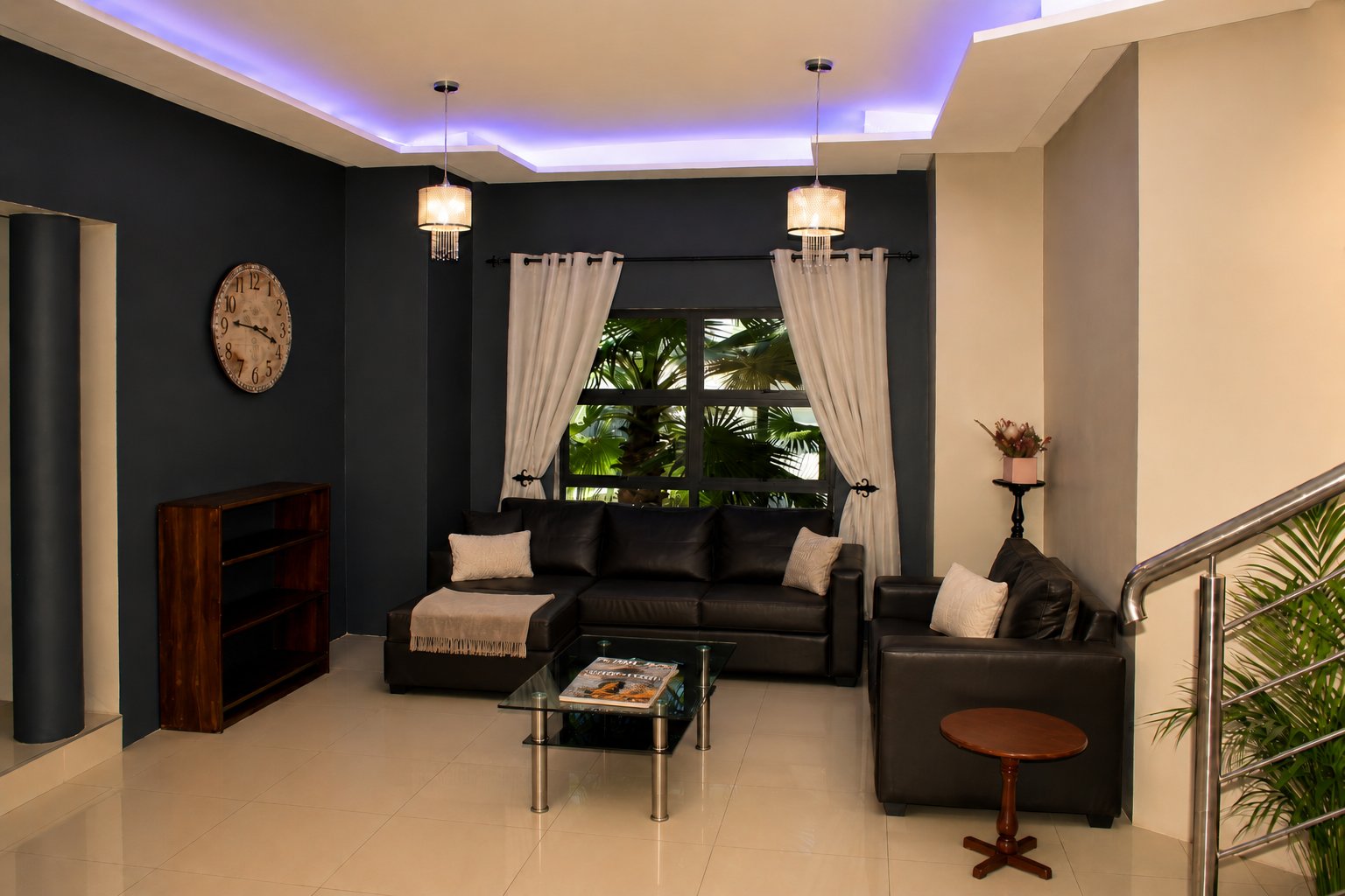 Comfortable lounge at Meerkat Manor Guesthouse Oudtshoorn