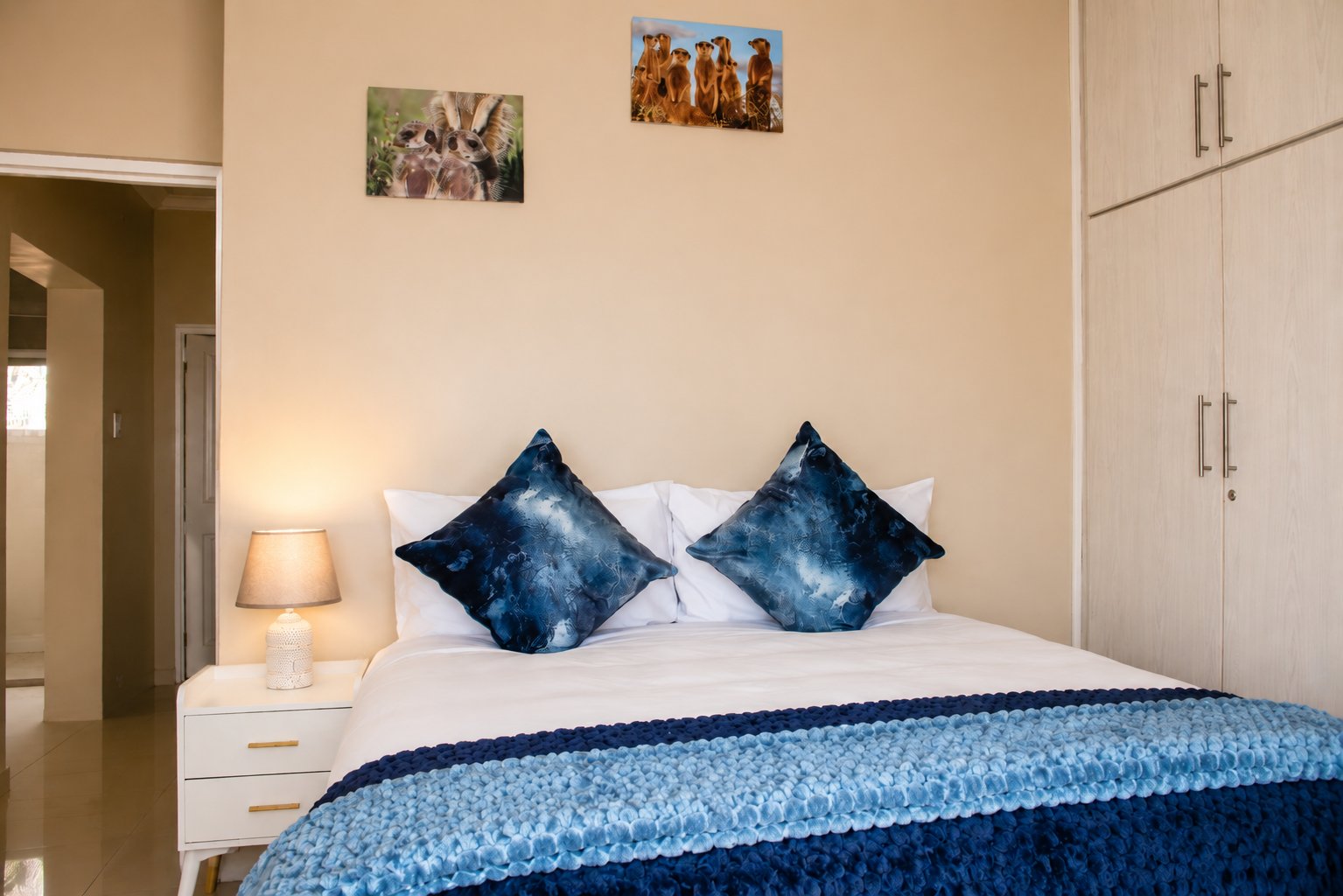 Sapphire En-Suite Room with blue decor at Meerkat Manor