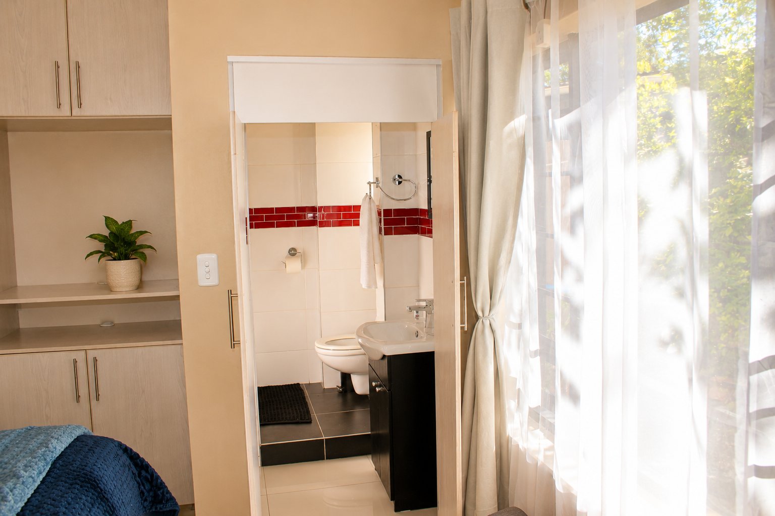 Sapphire en-suite bathroom